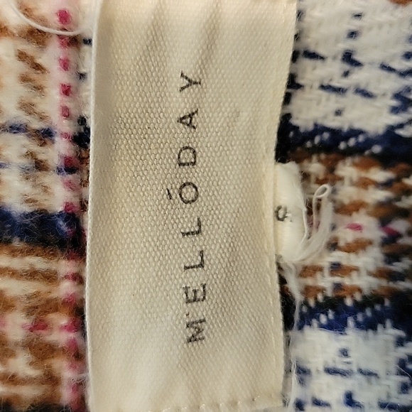 MELLODAY plaid waist length flannel jacket.  Pockets.  Size is Small. - Picture 6 of 7